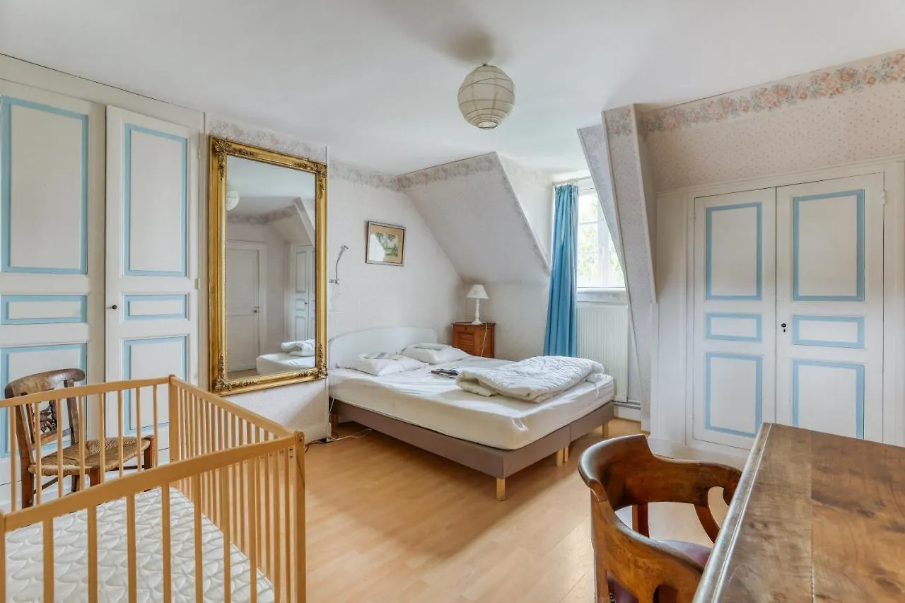 Villa Confortable Avec Piscine Privee A Lucenay-Les-Aix 0*,  France